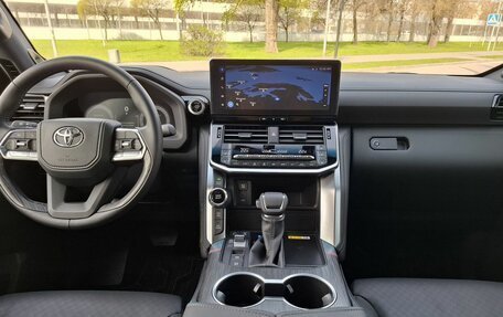 Toyota Land Cruiser, 2025 год, 16 700 000 рублей, 33 фотография