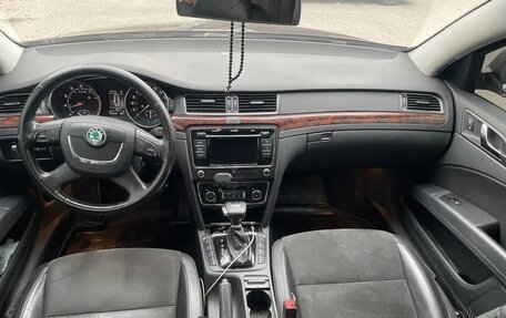 Skoda Superb III рестайлинг, 2012 год, 820 000 рублей, 13 фотография