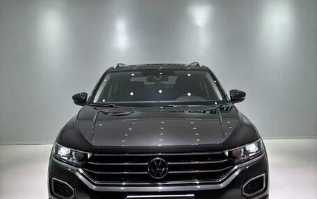 Volkswagen T-Roc I, 2022 год, 1 848 000 рублей, 2 фотография