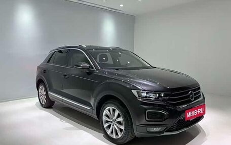 Volkswagen T-Roc I, 2022 год, 1 848 000 рублей, 3 фотография