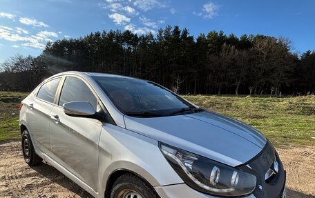 Hyundai Solaris II рестайлинг, 2011 год, 490 000 рублей, 1 фотография