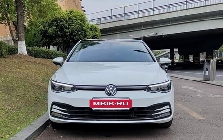 Volkswagen Golf VIII, 2022 год, 1 950 000 рублей, 2 фотография