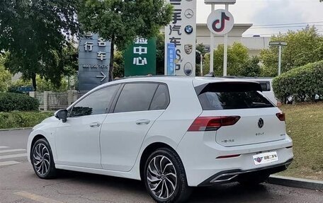 Volkswagen Golf VIII, 2022 год, 1 950 000 рублей, 4 фотография
