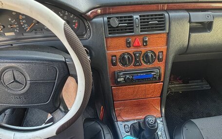 Mercedes-Benz E-Класс, 1997 год, 400 000 рублей, 5 фотография