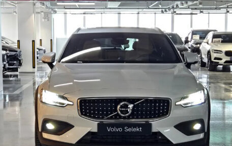 Volvo V60 II, 2025 год, 5 500 000 рублей, 3 фотография