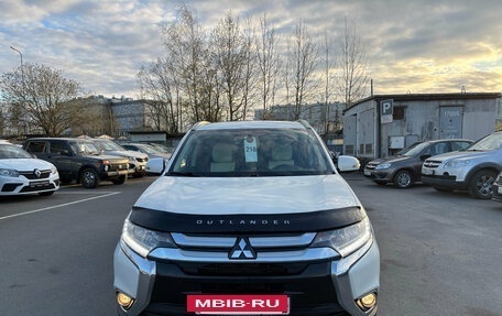 Mitsubishi Outlander III рестайлинг 3, 2015 год, 1 519 000 рублей, 2 фотография