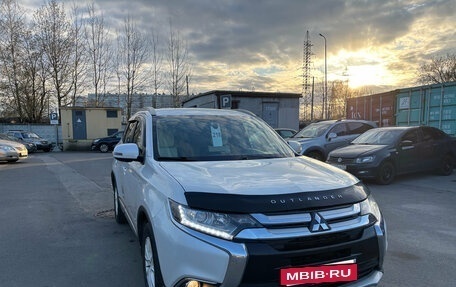 Mitsubishi Outlander III рестайлинг 3, 2015 год, 1 519 000 рублей, 3 фотография