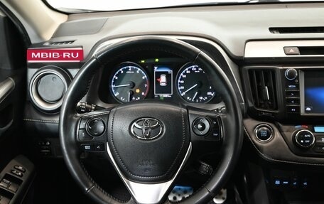 Toyota RAV4, 2018 год, 2 985 000 рублей, 11 фотография