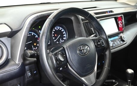 Toyota RAV4, 2018 год, 2 985 000 рублей, 12 фотография