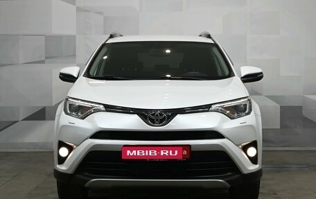 Toyota RAV4, 2018 год, 2 985 000 рублей, 2 фотография