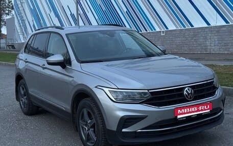 Volkswagen Tiguan II, 2021 год, 2 500 000 рублей, 4 фотография