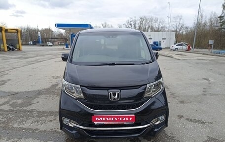 Honda Stepwgn IV, 2016 год, 2 300 000 рублей, 1 фотография
