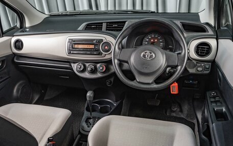 Toyota Vitz, 2011 год, 799 000 рублей, 6 фотография