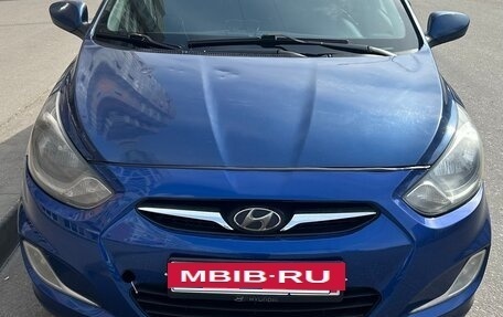 Hyundai Solaris II рестайлинг, 2012 год, 450 000 рублей, 2 фотография