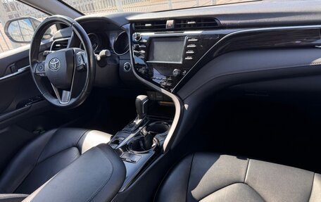 Toyota Camry, 2018 год, 2 580 000 рублей, 3 фотография