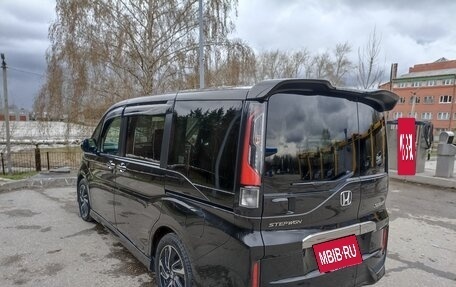 Honda Stepwgn IV, 2016 год, 2 300 000 рублей, 2 фотография