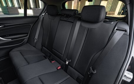 BMW 1 серия, 2018 год, 1 800 000 рублей, 15 фотография