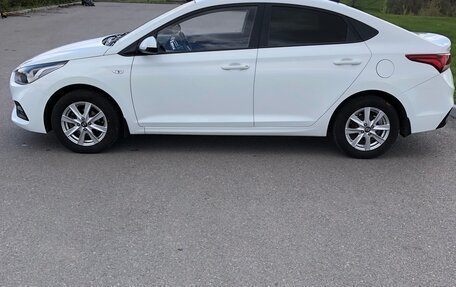 Hyundai Solaris II рестайлинг, 2017 год, 1 350 000 рублей, 3 фотография