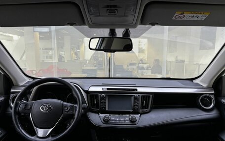 Toyota RAV4, 2017 год, 2 099 000 рублей, 14 фотография
