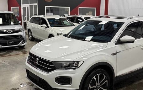 Volkswagen T-Roc I, 2022 год, 1 910 000 рублей, 1 фотография