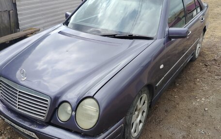 Mercedes-Benz E-Класс, 1998 год, 230 000 рублей, 3 фотография