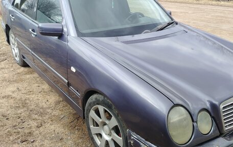 Mercedes-Benz E-Класс, 1998 год, 230 000 рублей, 2 фотография