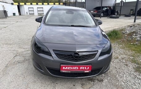 Opel Astra J, 2011 год, 725 000 рублей, 1 фотография