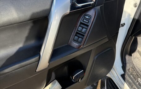Toyota Land Cruiser Prado 150 рестайлинг 2, 2013 год, 2 900 000 рублей, 10 фотография