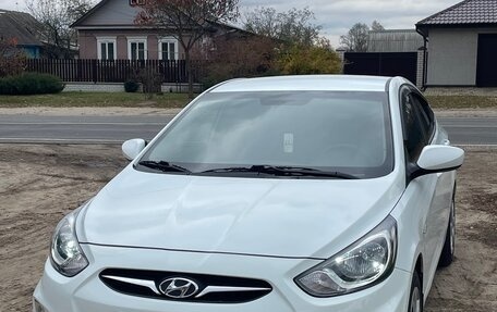 Hyundai Solaris II рестайлинг, 2012 год, 1 050 000 рублей, 15 фотография