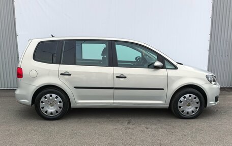 Volkswagen Touran III, 2010 год, 820 000 рублей, 4 фотография