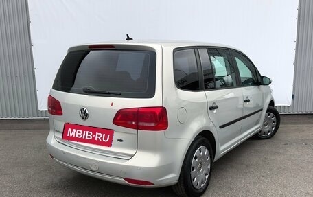 Volkswagen Touran III, 2010 год, 820 000 рублей, 2 фотография