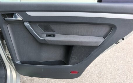 Volkswagen Touran III, 2010 год, 820 000 рублей, 16 фотография