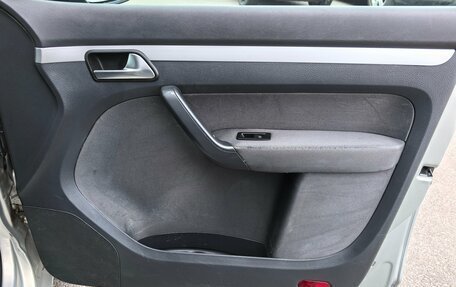 Volkswagen Touran III, 2010 год, 820 000 рублей, 18 фотография