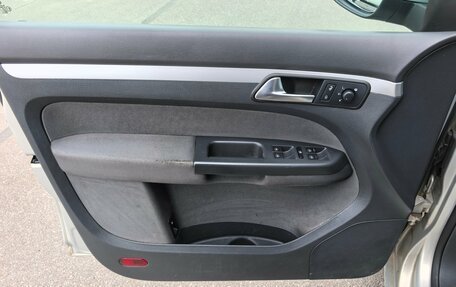 Volkswagen Touran III, 2010 год, 820 000 рублей, 8 фотография