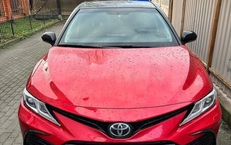 Toyota Camry, 2021 год, 3 850 000 рублей, 1 фотография