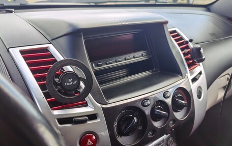 Mitsubishi Pajero Sport II рестайлинг, 2012 год, 1 475 000 рублей, 13 фотография