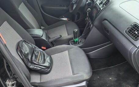 Volkswagen Polo VI (EU Market), 2012 год, 800 000 рублей, 21 фотография