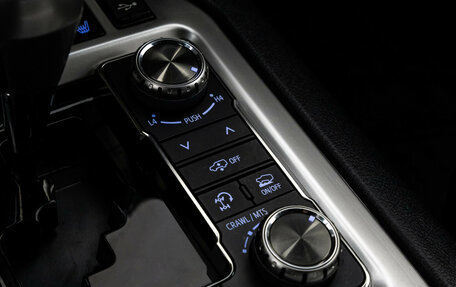 Toyota Land Cruiser 200, 2020 год, 10 800 000 рублей, 21 фотография