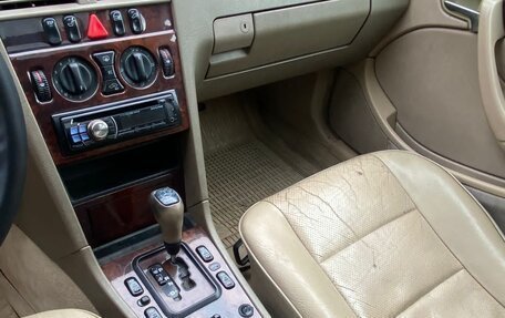 Mercedes-Benz C-Класс, 2000 год, 355 000 рублей, 2 фотография
