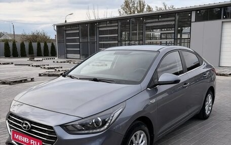Hyundai Solaris II рестайлинг, 2017 год, 1 110 000 рублей, 2 фотография