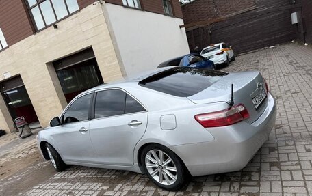 Toyota Camry, 2010 год, 860 000 рублей, 2 фотография