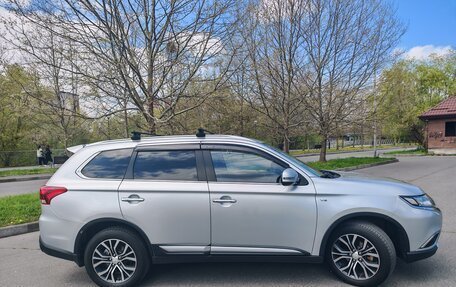 Mitsubishi Outlander III рестайлинг 3, 2015 год, 2 300 000 рублей, 3 фотография