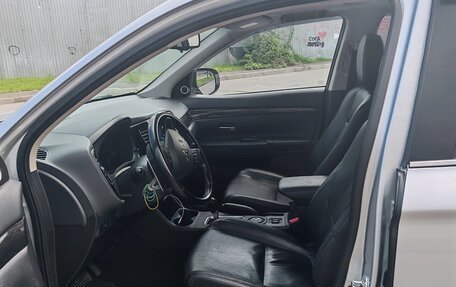 Mitsubishi Outlander III рестайлинг 3, 2015 год, 2 300 000 рублей, 6 фотография