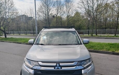Mitsubishi Outlander III рестайлинг 3, 2015 год, 2 300 000 рублей, 2 фотография