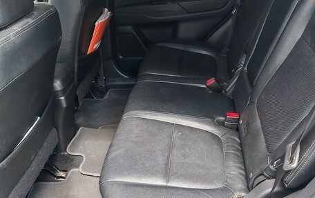 Mitsubishi Outlander III рестайлинг 3, 2015 год, 2 300 000 рублей, 9 фотография