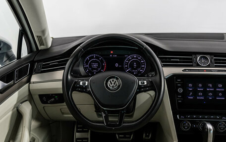 Volkswagen Passat B8 рестайлинг, 2019 год, 2 499 000 рублей, 12 фотография