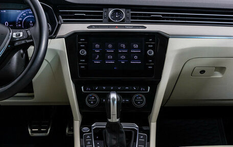 Volkswagen Passat B8 рестайлинг, 2019 год, 2 499 000 рублей, 15 фотография