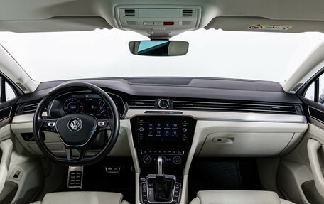 Volkswagen Passat B8 рестайлинг, 2019 год, 2 499 000 рублей, 11 фотография