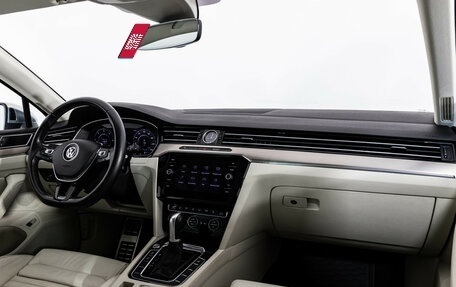 Volkswagen Passat B8 рестайлинг, 2019 год, 2 499 000 рублей, 10 фотография