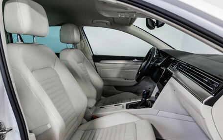 Volkswagen Passat B8 рестайлинг, 2019 год, 2 499 000 рублей, 22 фотография